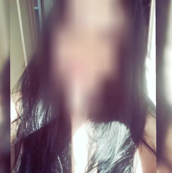 Amira, 30