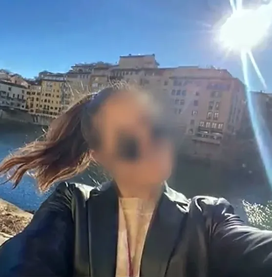 Carla, 27