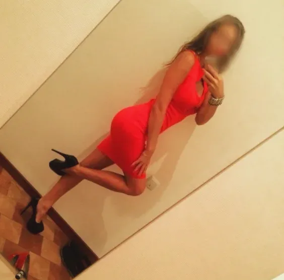 Emilia, 28