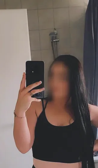 Emily, 28
