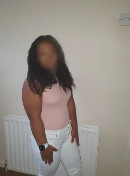 Lara, 24