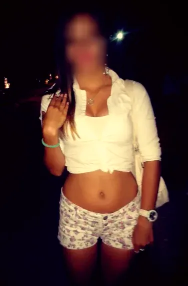 Lara, 27