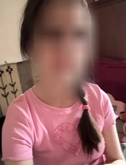 Larissa, 25