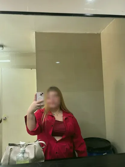 Laura, 26
