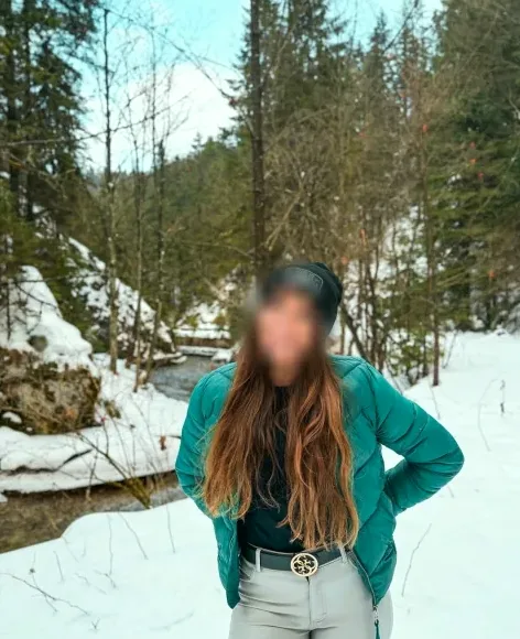Laura, 27