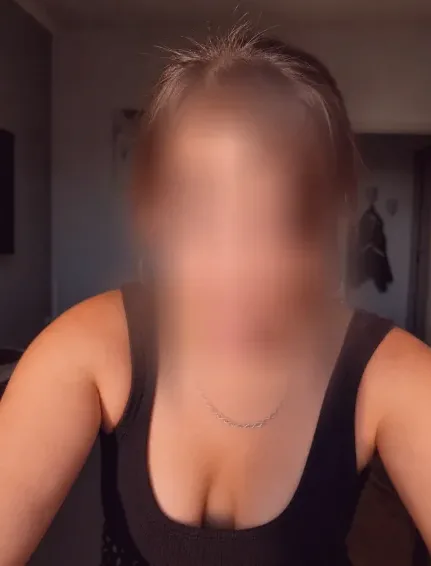 Lilly, 34