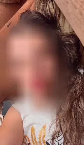 Manuela, 31