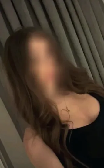 Nicole, 28