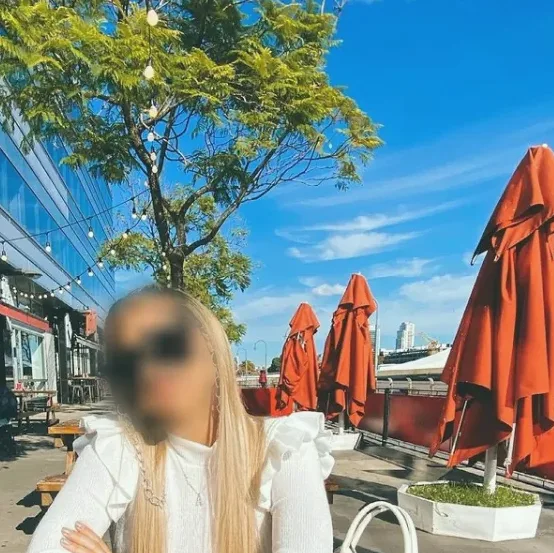 Nina, 29