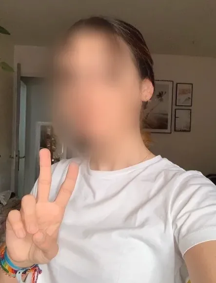 Viktoria, 29